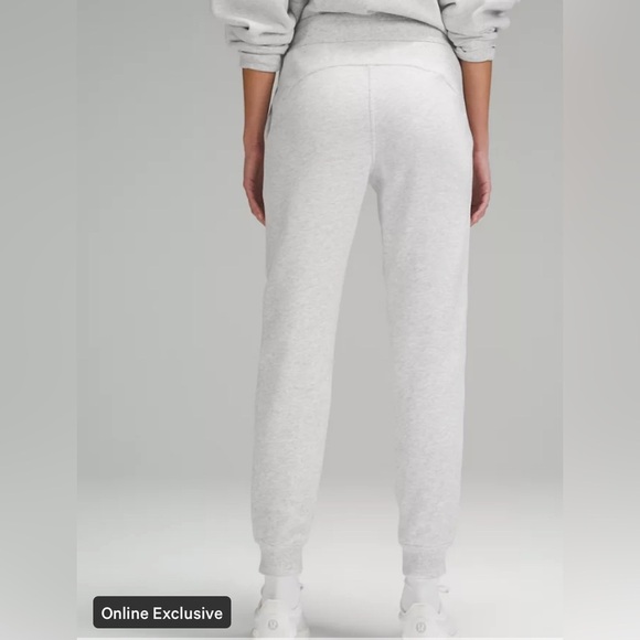 Lululemon Athletica Gray Scuba Mid-Rise Jogger Pants with Elastic Cuffs - Picture 2 of 7